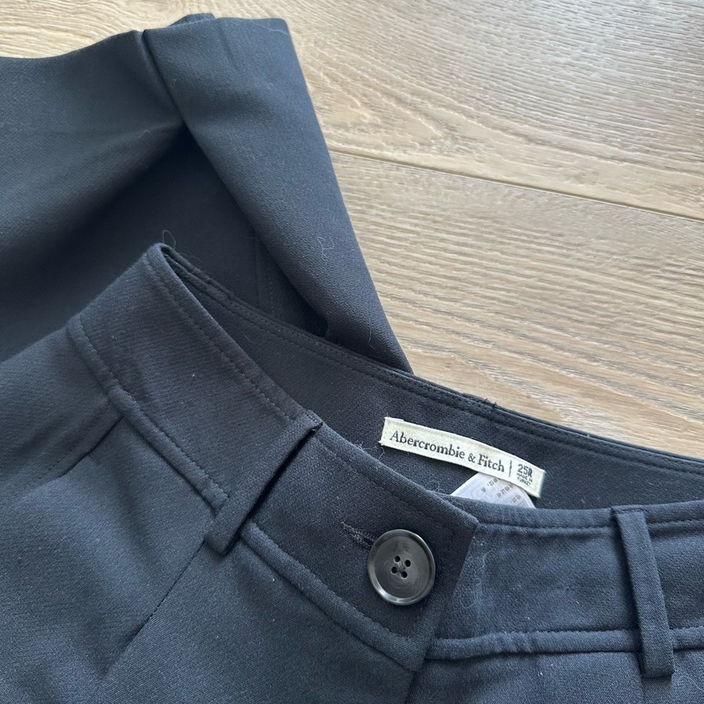 Abercrombie & Fitch High Rise Taper Tailored Pant in Black 25 - Picture 3 of 6